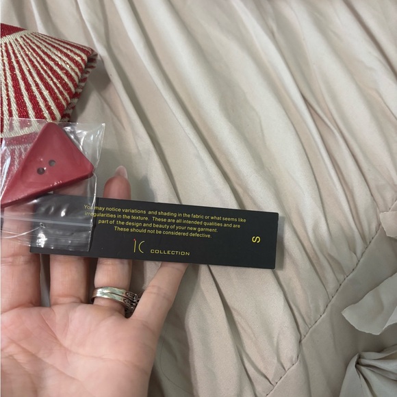 IC COLLECTION Red and White Patterned Blouse - Picture 3 of 10